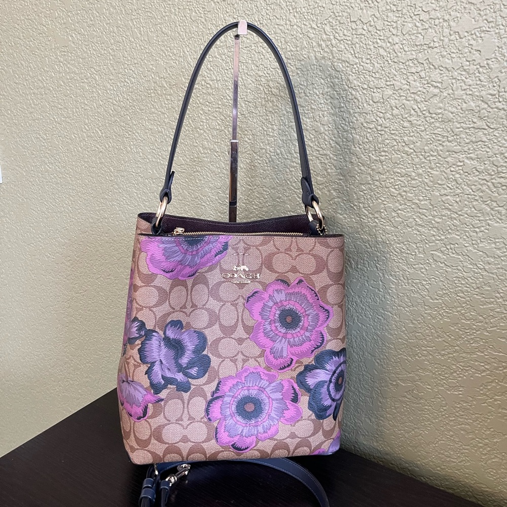 Coach X Kaffe Fassett Town Bucket Floral
Bag   Limited Edition - Picture 2 of 10